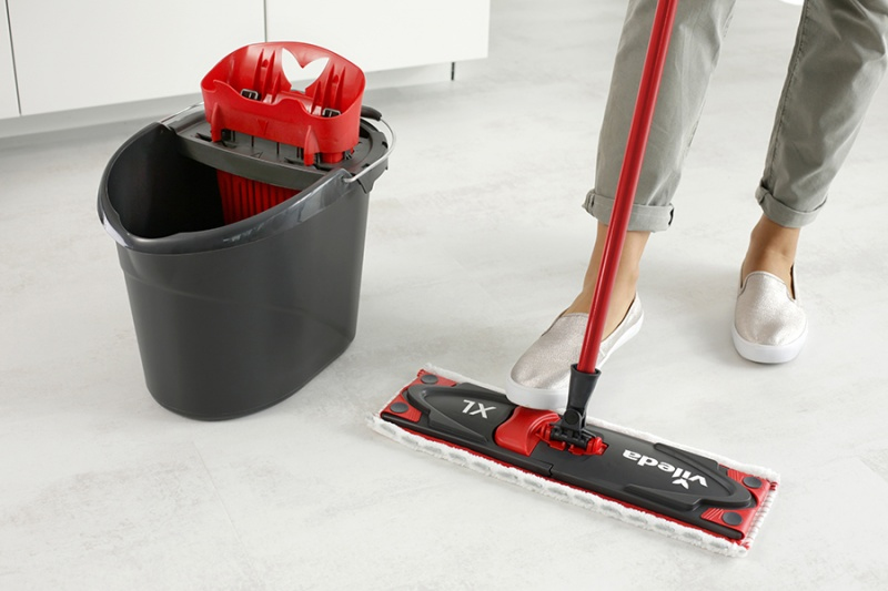 Vileda Ultramax BOX XL (Mopp + Eimer) Trocken&Nass Mikrofaser Schwarz, Rot